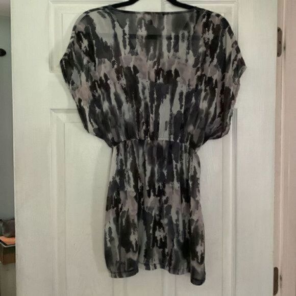 Logix gray & black printed sleeveless empire waist beach coverup size small - Picture 12 of 13